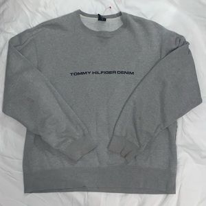 Tommy Hilfiger crewneck!